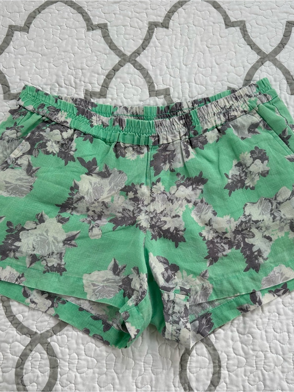 Kut from the Kloth Green Floral Linen Pull-on Shorts Women’s size 6